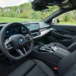 「新型『BMW 5シリーズ』にPHEVモデルが登場！初のフル電動『i5ツーリング』に加えモデルラインナップも充実！2024年夏の納車に向けて発売中！」の9枚目の画像ギャラリーへのリンク