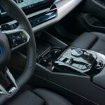 「新型『BMW 5シリーズ』にPHEVモデルが登場！初のフル電動『i5ツーリング』に加えモデルラインナップも充実！2024年夏の納車に向けて発売中！」の8枚目の画像ギャラリーへのリンク