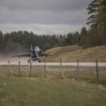 「高速道路から戦闘機がテイクオフ！ ヨーロッパ各国が相次いで訓練を実施する理由とは？」の2枚目の画像ギャラリーへのリンク
