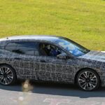 「2025年3月発売？新型BMW「iX」シリーズのコックピットが見えた！インテリアとエクステリアを大刷新した最強「iX M60」の後継モデルをスクープ!!」の5枚目の画像ギャラリーへのリンク