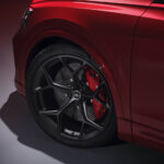 「アウディが高性能SUV「RS Q8」の改良モデルを本国で発表。さらに走行性能を高めた「パフォーマンス」を追加設定」の5枚目の画像ギャラリーへのリンク
