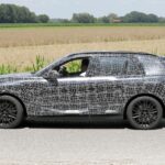 「BMW X5が激変するぞ！ドアハンドルなし、ノーズには光る極小グリル装備」の3枚目の画像ギャラリーへのリンク
