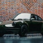 「ポルシェ964世代を7千万円超えの高級電動モデルとしてレストモッド！パワートレーンはテスラから移植」の19枚目の画像ギャラリーへのリンク