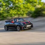 「新型MINI JCW/JCWコンバーチブルが登場！刺激的なパフォーマンスと個性的なスタイルを融合させた新時代のパフォーマンスモデル！」の17枚目の画像ギャラリーへのリンク