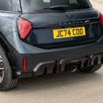 「新型MINI JCW/JCWコンバーチブルが登場！刺激的なパフォーマンスと個性的なスタイルを融合させた新時代のパフォーマンスモデル！」の5枚目の画像ギャラリーへのリンク