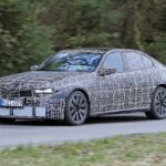 「スクープ! BMW 3シリーズ次期型ついに捕捉、王道の60年代デザインが復活!?」の4枚目の画像ギャラリーへのリンク