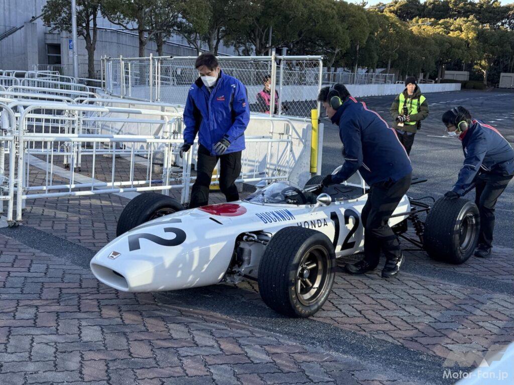 「ホンダF1初勝利60周年！ 佐藤琢磨選手のドライブでHonda RA272がオートサロンで走る！【東京オートサロン2025】」の6枚目の画像