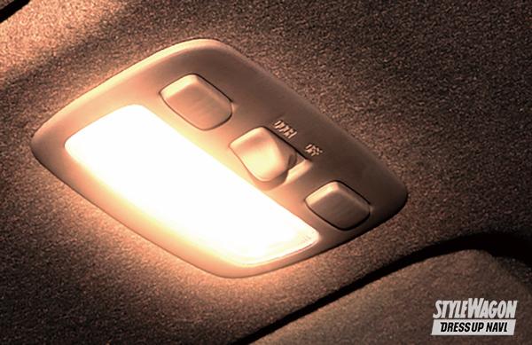 「車内灯フルセットで一撃LED化！【トヨタ・200系ハイエース】電球色があたたかくて心地良い」の4枚目の画像