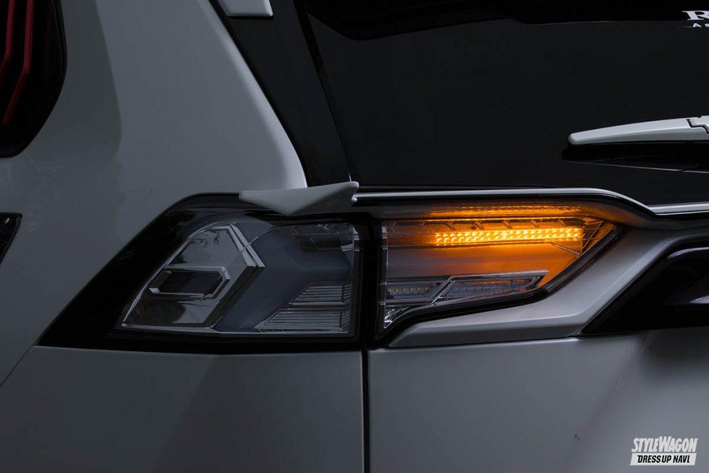 「【この光は美しすぎる】トヨタ 50系RAV4用フルLEDテールランプが10月発売予定！　ウインカーも流れます」の12枚目の画像