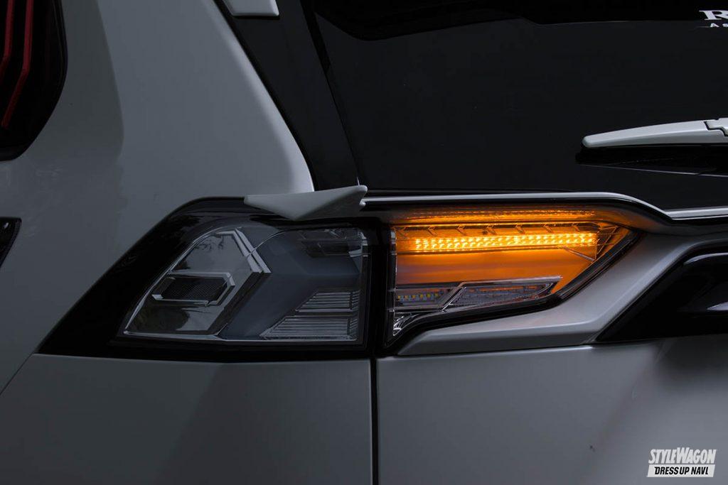 「【この光は美しすぎる】トヨタ 50系RAV4用フルLEDテールランプが10月発売予定！　ウインカーも流れます」の13枚目の画像