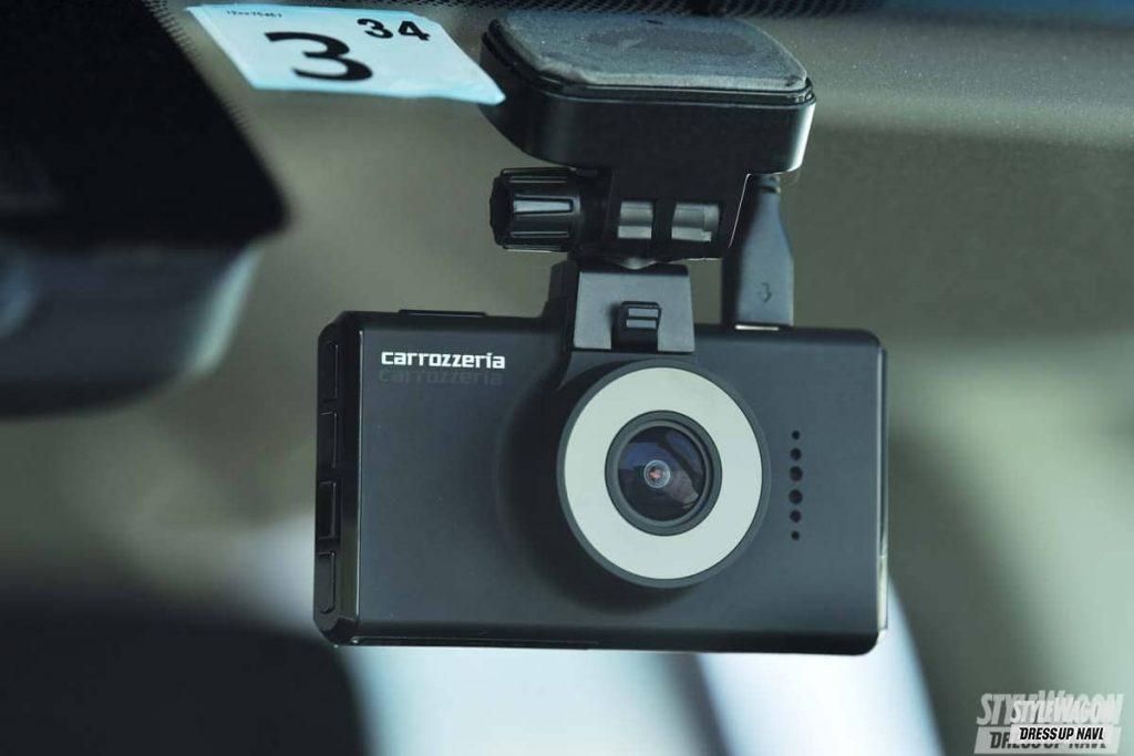 「スタイリッシュな前後２カメラは高画質で使いやすい！　多機能かつ拡張性も便利で安心できるカロッツェリアの新作ドライブレコーダー」の3枚目の画像