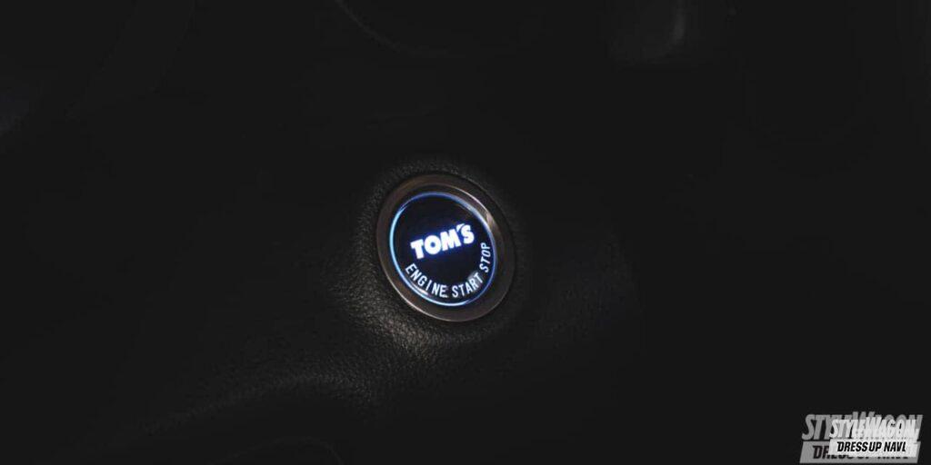「ハリアーなどに適合！　エンジン始動から特別な時間が始まるトムス「プッシュスタートボタン」」の1枚目の画像