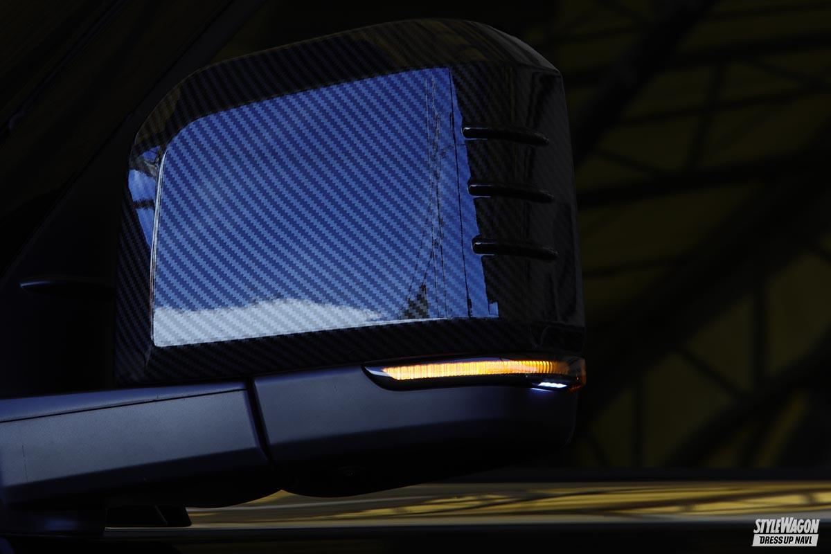「【トヨタ・200系ハイエース】オープニングライト機能を搭載したドアミラーウインカー！　最新バージョンX（カイ）は、シンプルなクリアレンズ仕様!!」の1枚めの画像