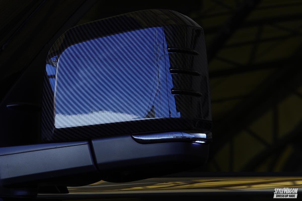 「【トヨタ・200系ハイエース】オープニングライト機能を搭載したドアミラーウインカー！　最新バージョンX（カイ）は、シンプルなクリアレンズ仕様!!」の2枚めの画像