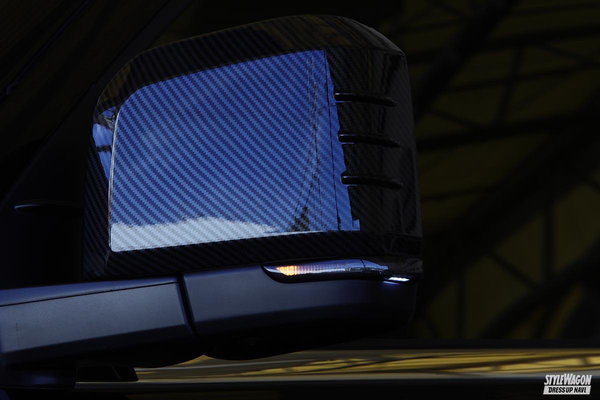 「【トヨタ・200系ハイエース】オープニングライト機能を搭載したドアミラーウインカー！　最新バージョンX（カイ）は、シンプルなクリアレンズ仕様!!」の1枚めの画像