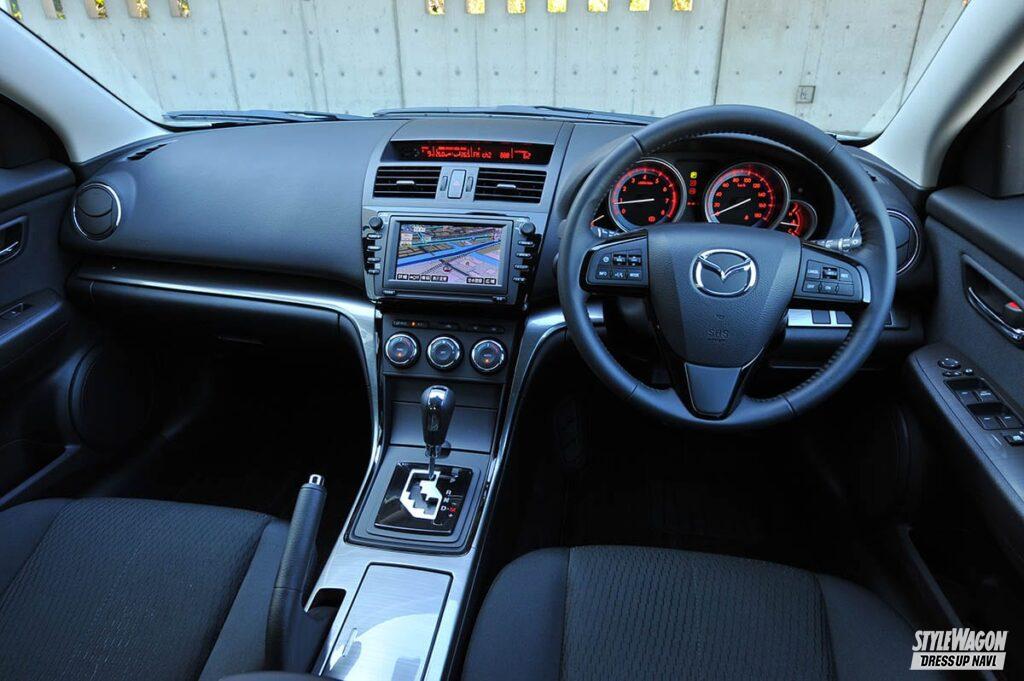 「【当時は高嶺!?　いま気になる中古車の新車時レビュー】Mazda6のご先祖！　 マツダ・アテンザスポーツワゴン（2010年1月〜2012年11月）」の3枚目の画像