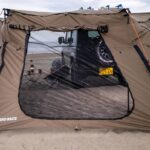 ジムニーの脇に、即キャンプサイトが完成するライノラックのオーニング｜車中泊カスタム - 202112_9091_006