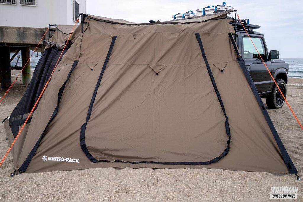「ジムニーの脇に、即キャンプサイトが完成するライノラックのオーニング｜車中泊カスタム」の8枚目の画像