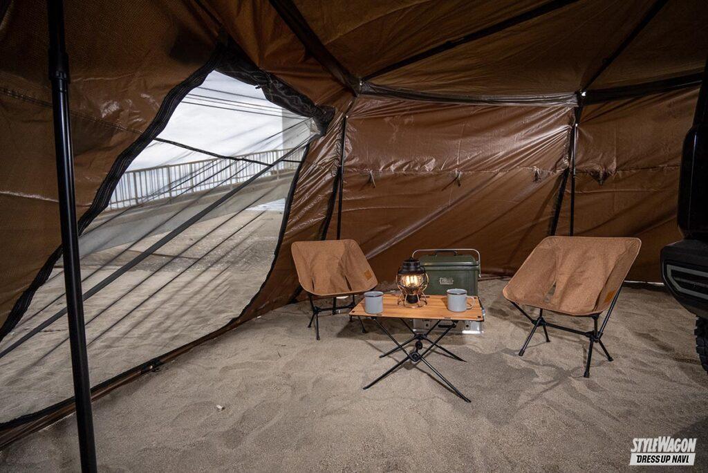 「ジムニーの脇に、即キャンプサイトが完成するライノラックのオーニング｜車中泊カスタム」の9枚目の画像