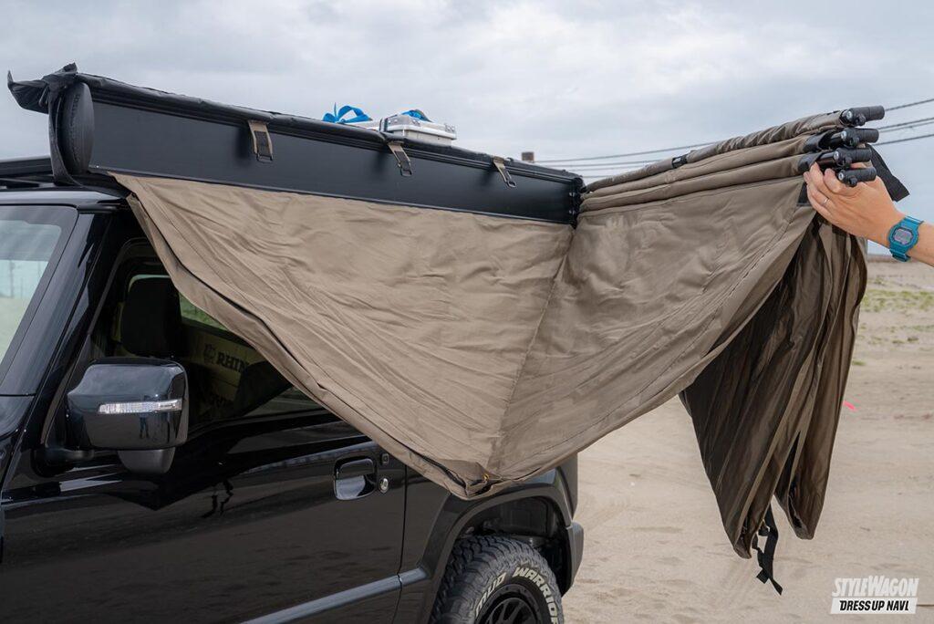 「ジムニーの脇に、即キャンプサイトが完成するライノラックのオーニング｜車中泊カスタム」の14枚目の画像