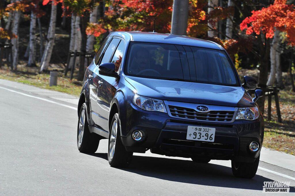 「【当時は高嶺!?　いま気になる中古車の新車当時レビュー】FB型ボクサーエンジンに換装！ スバル・フォレスター（2010年10月〜2011年8月）」の2枚目の画像