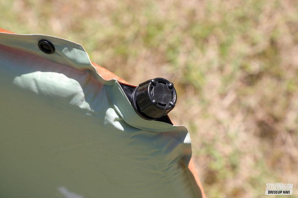 「極厚55mmの布団のような寝心地【銘柄決め打ちでチェック！】ロゴス・55セルフインフレートマット・SOLO」の4枚目の画像