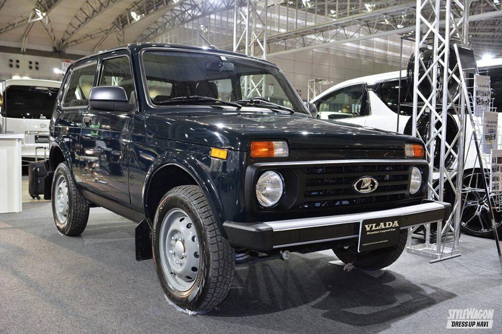 このレトロスタイルがタマラない 世界最初のsuvを 日本で 新車で 買えるんです 東京オートサロン22現地直送 スタイルワゴン ドレスアップナビ このレトロスタイルがタマラない 世界最初のsuvを 日本で 新車で 買えるんです 東京オートサロン22現地直送 スタイルワゴン ドレスアップナビ