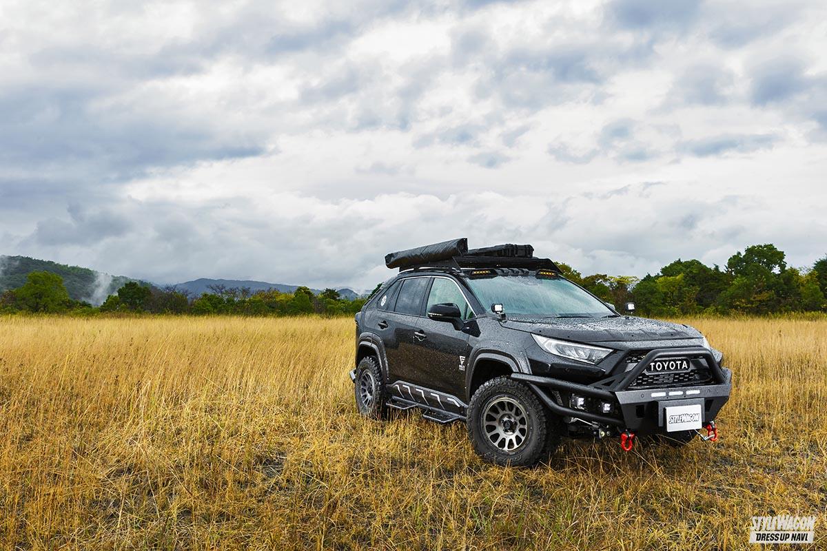 パーツ潤沢!! 全身全霊でワイルドに！【トヨタ・RAV4】カリフォルニアの流行りを導入したウインチバンパーに注目｜ネクサスジャパン ｜  スタイルワゴン・ドレスアップナビ