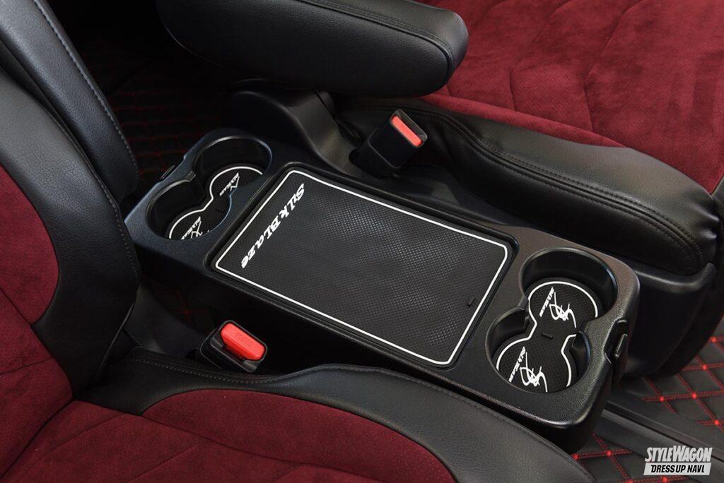 「シルクブレイズの車種専用ラバーマットは、車内の小物整理に役立ちます！【 #カーライフを充実させるMONOガイド 実用アイテム編】」の6枚目の画像