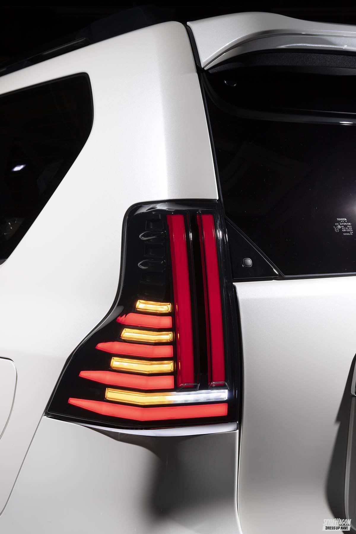 「縦横ストライプのライトバーデザインが個性的！　ランボのランドクルーザープラド用LEDテールがかなり斬新」の6枚目の画像