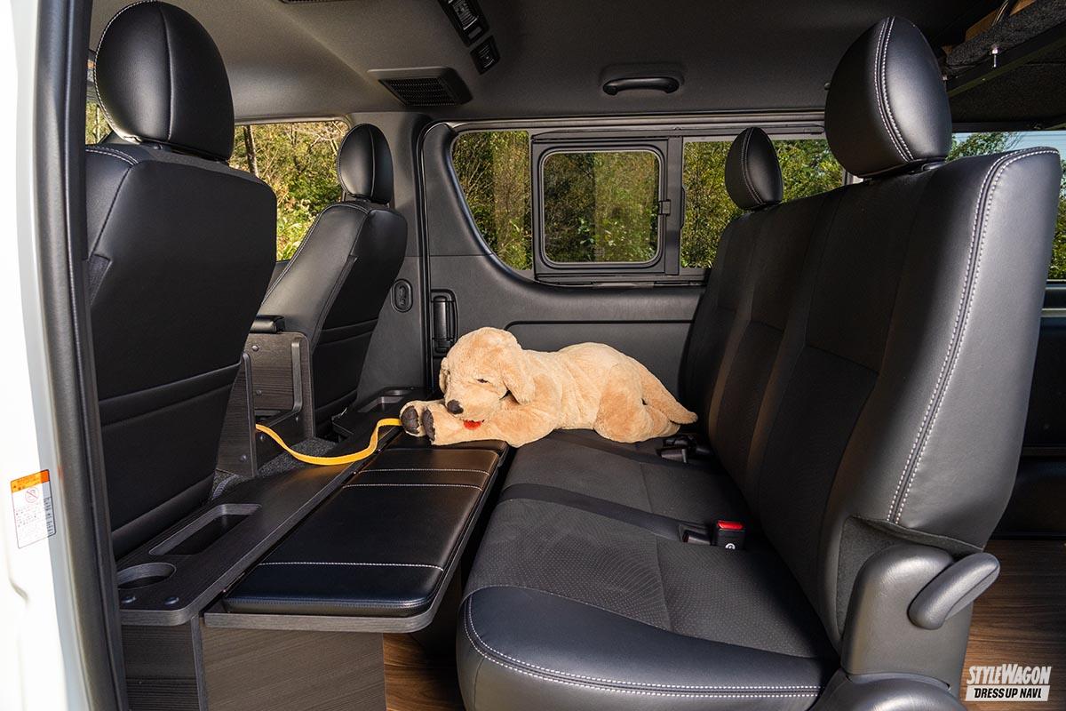 愛犬と一緒にハイエースでお出かけ フレックスなら そんな希望を叶えます 実は最強のアウトドアギア ハイエースで楽しむ外遊び スタイルワゴン ドレスアップナビ 愛犬と一緒にハイエースでお出かけ フレックスなら そんな希望を叶えます 実は最強のアウトドアギア ハイエースで楽しむ外遊び スタイルワゴン ドレスアップナビ