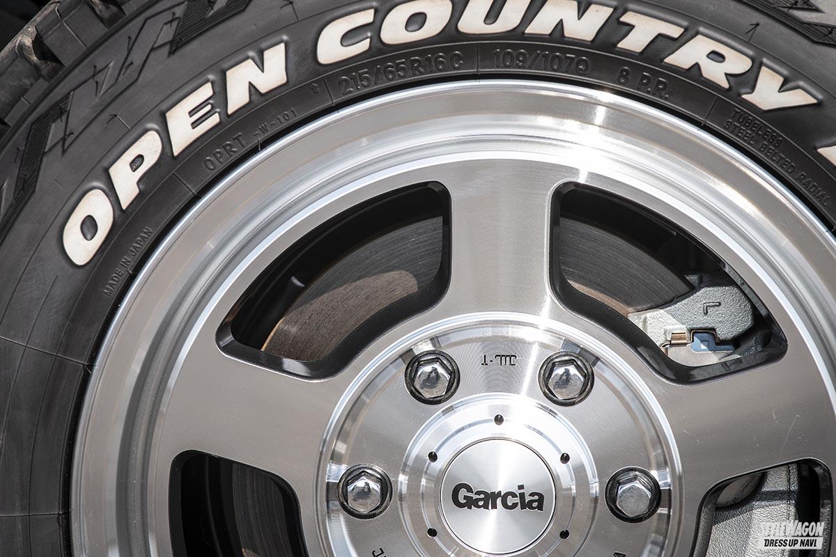 ネオクラ系の新潮流！ ガルシア／シカゴ5は、往年のアメリカンキャルを最新仕立てに【 200系ハイエースの足元にキマル！ 鮮度抜群なホイールは