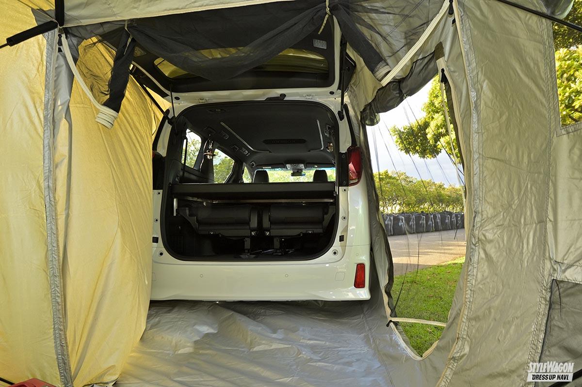「アルファードでファミリーキャンプ！　アルパインスタイルのバックドア拡張型テントが便利すぎた！【#オシャレで便利なクルマ系ギア #001】」の5枚目の画像