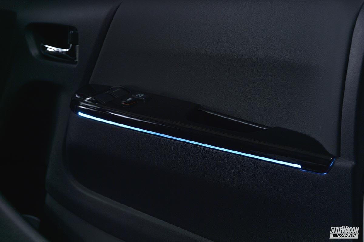 「【200系ハイエース・おすすめパーツ10選】16色のカラーチェンジ！　ハイエースの車内を自分好みにライトアップ可能なスカイビューナイトライン」の11枚目の画像