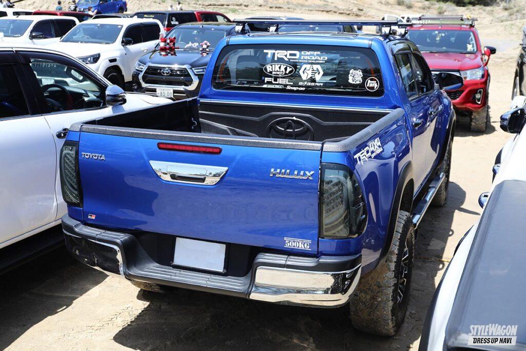 「えっ、レクサスのオフロード仕様!?　ハイラックスにスピンドルグリルを大胆に移植！【HILUX SONIC】で、タフでワイルドなハイラックスを発見 #002」の2枚目の画像