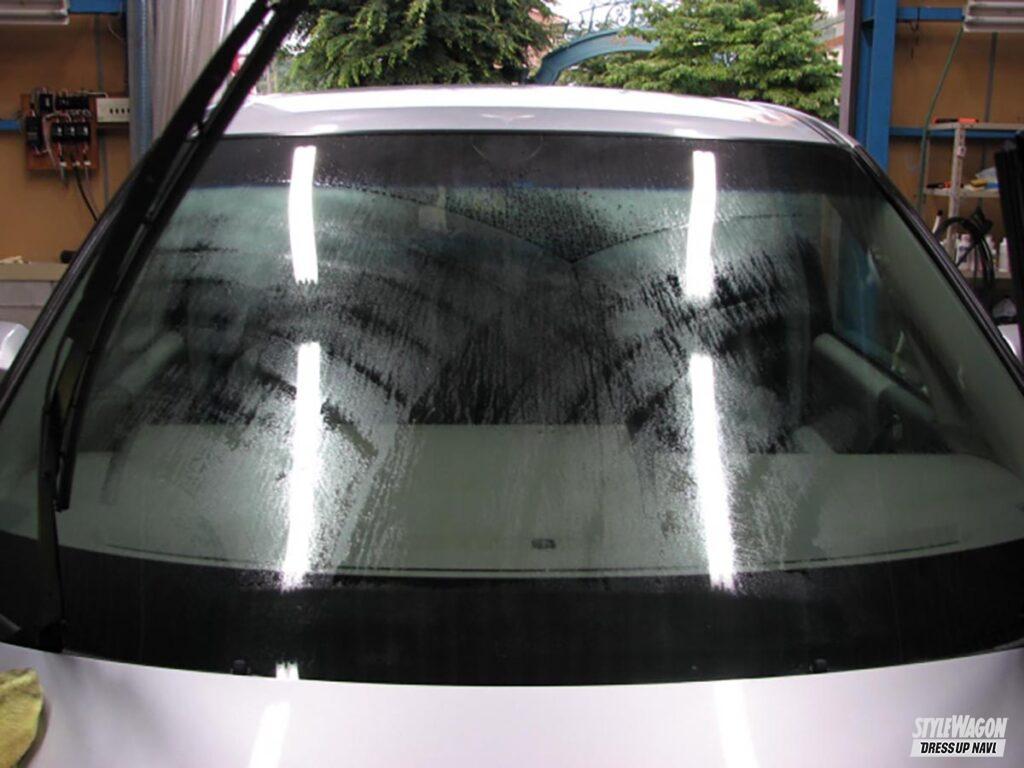 「車内からの光景がまるで違う！　水滴がコロコロと窓ガラスを転げ落ちる！　超撥水ガラスコーティング施工「KeePer LABO厚木店」へ突撃レポート　#003」の2枚目の画像