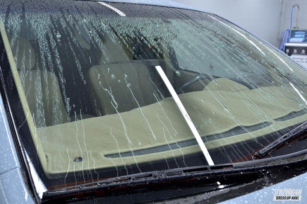 「車内からの光景がまるで違う！　水滴がコロコロと窓ガラスを転げ落ちる！　超撥水ガラスコーティング施工「KeePer LABO厚木店」へ突撃レポート　#003」の5枚目の画像