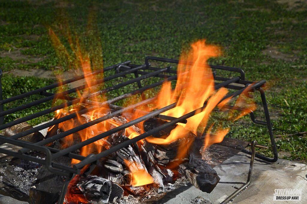 「ソロキャンもファミキャンも、みんながハマる焚き火の魅力は？　まずは気になる焚き火台を使ってみました！【#オシャレで便利なクルマ系ギア 番外編】」の4枚目の画像