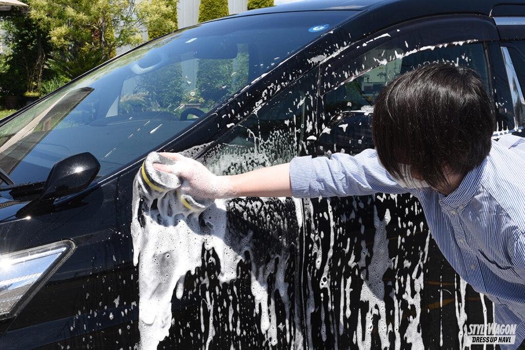 「大きなボディでも洗車が楽々、正しい手順と用意すべき洗車グッズとは？【週末洗車倶楽部 第1回】トヨタ・アルファード＆ヴェルファイア編」の11枚目の画像