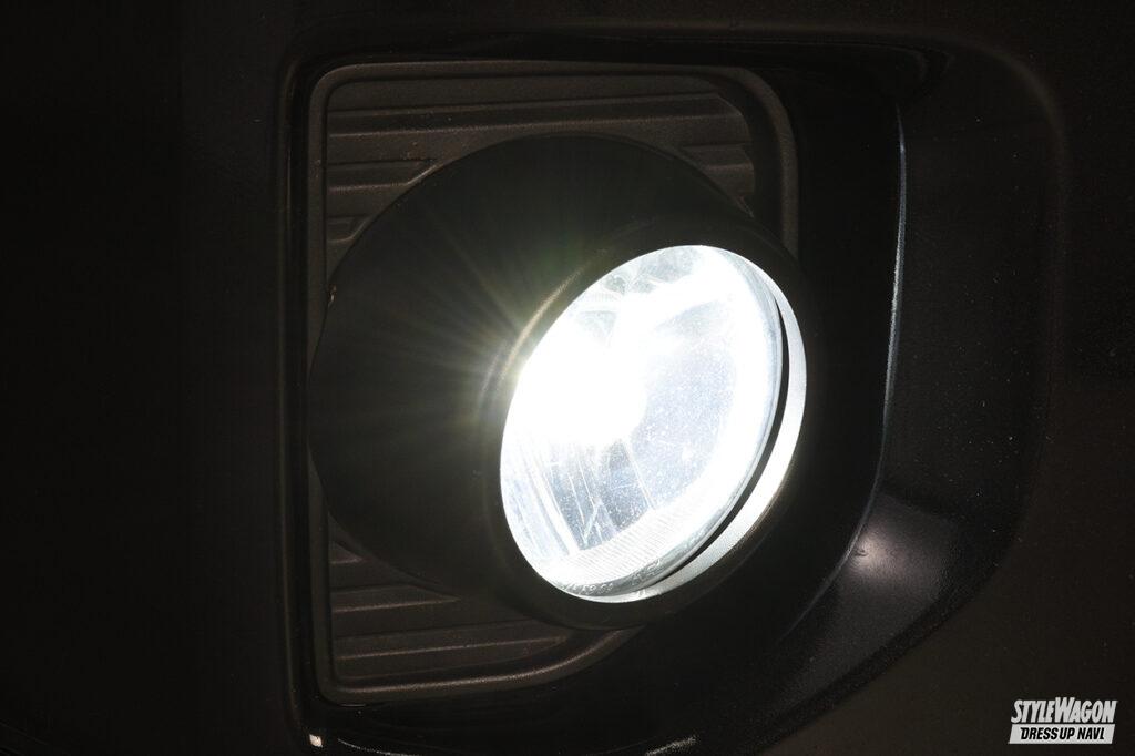 「フォグランプの点灯色がホワイト／イエローで切り替えられる！　ハイエースオーナー必見のジュエルLEDバイカラーフォグバルブ」の2枚目の画像