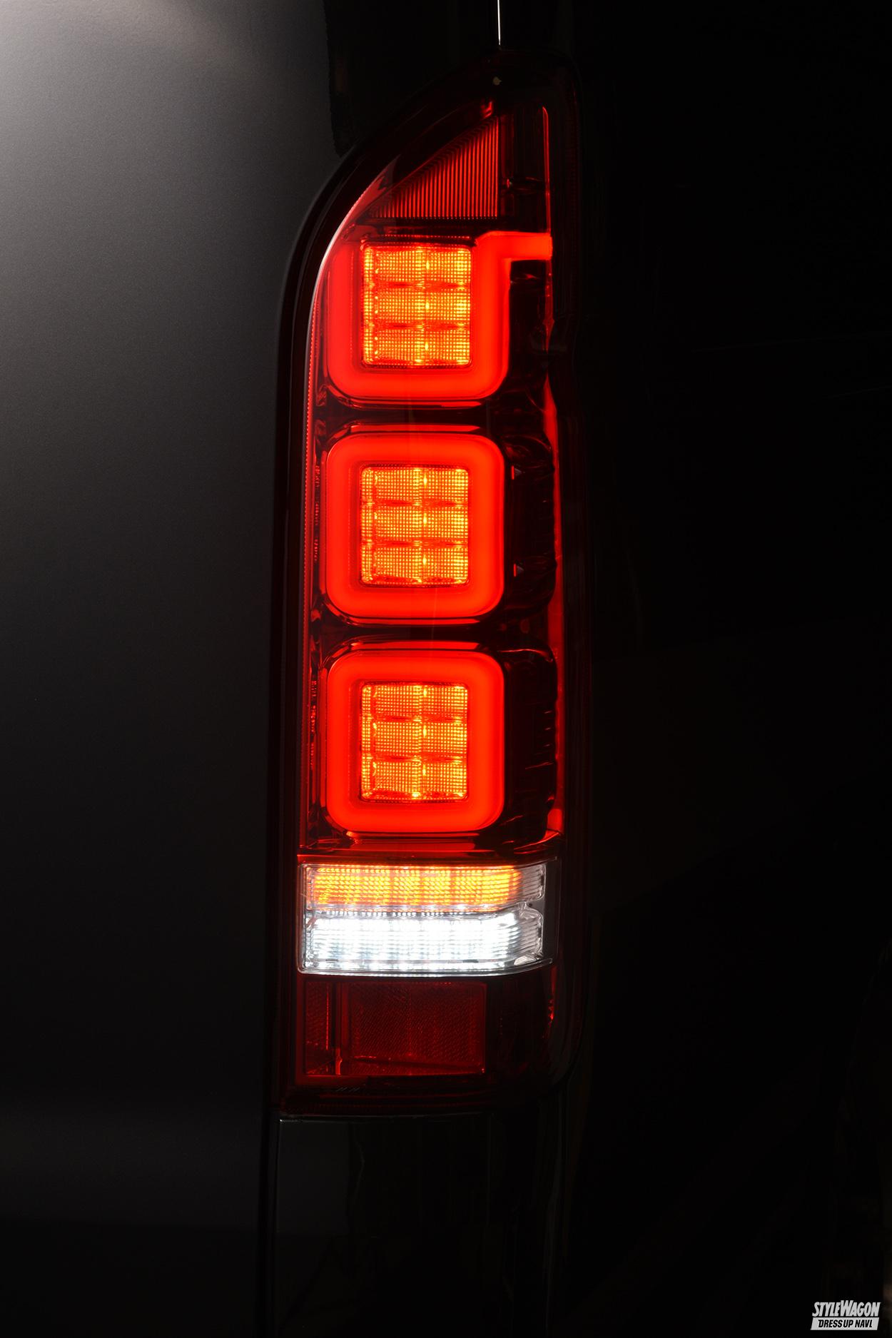 「スクエア形状のLEDバーが斬新すぎる！　ダズフェローズのハイエース用LEDテールランプでリアスタイルの個性が爆アガリ！」の6枚目の画像
