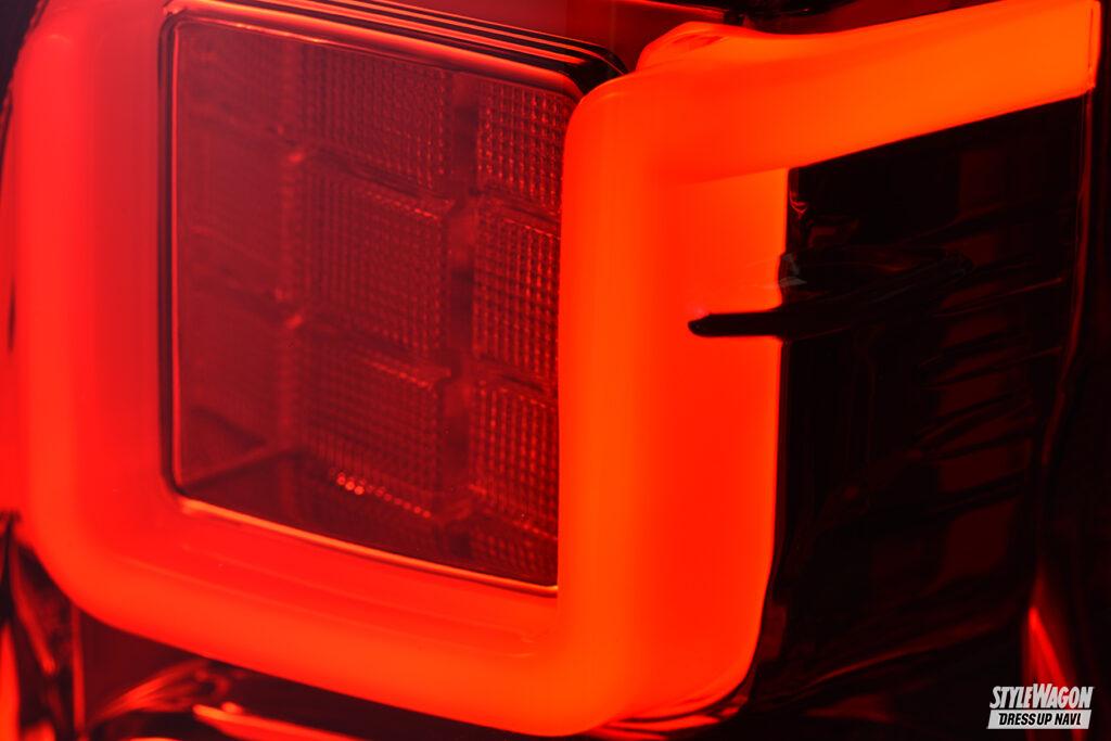 「スクエア形状のLEDバーが斬新すぎる！　ダズフェローズのハイエース用LEDテールランプでリアスタイルの個性が爆アガリ！」の11枚目の画像