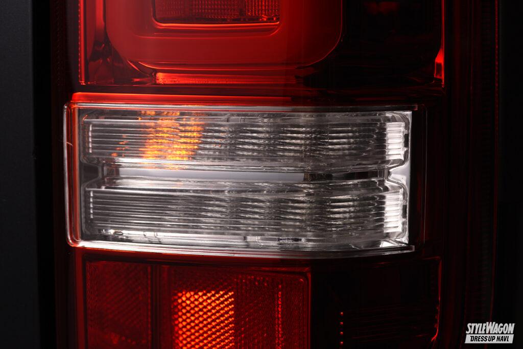 「スクエア形状のLEDバーが斬新すぎる！　ダズフェローズのハイエース用LEDテールランプでリアスタイルの個性が爆アガリ！」の12枚目の画像