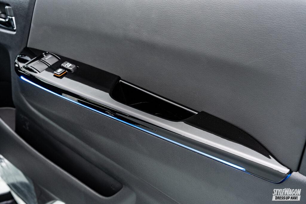 「選べる16色の調光機能付き！　アベストのスカイビューナイトラインで、トヨタ200系ハイエースの車内をムーディにライトアップ」の5枚目の画像