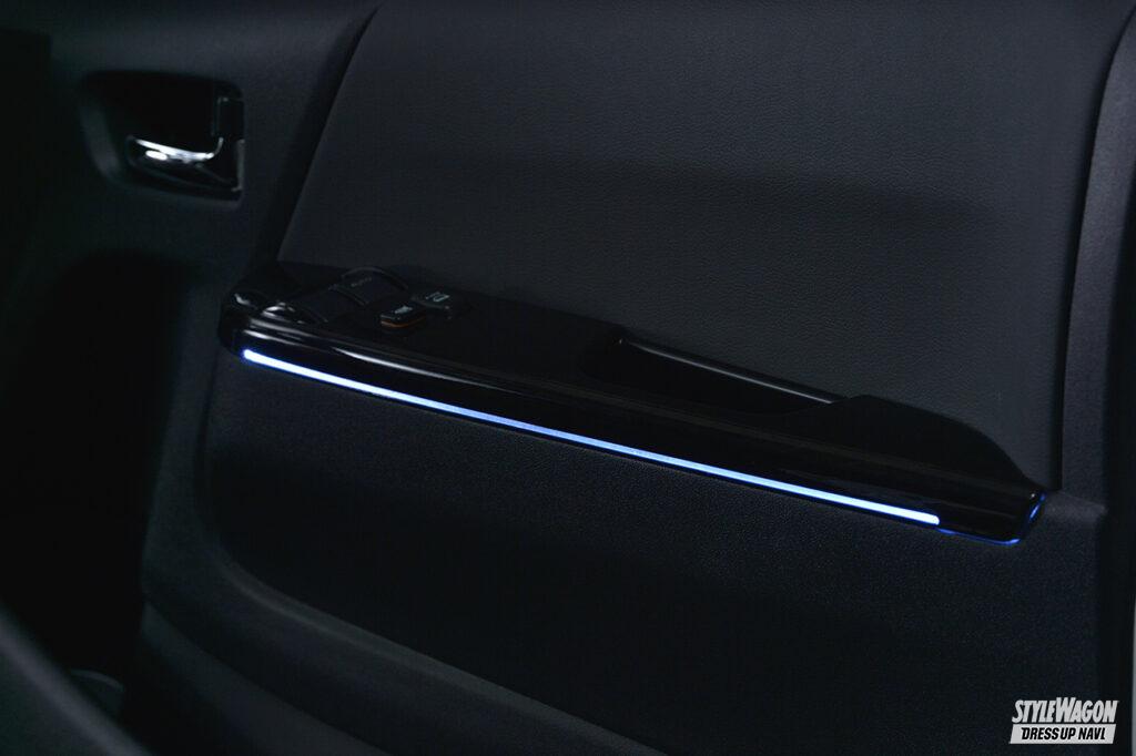 「選べる16色の調光機能付き！　アベストのスカイビューナイトラインで、トヨタ200系ハイエースの車内をムーディにライトアップ」の10枚目の画像