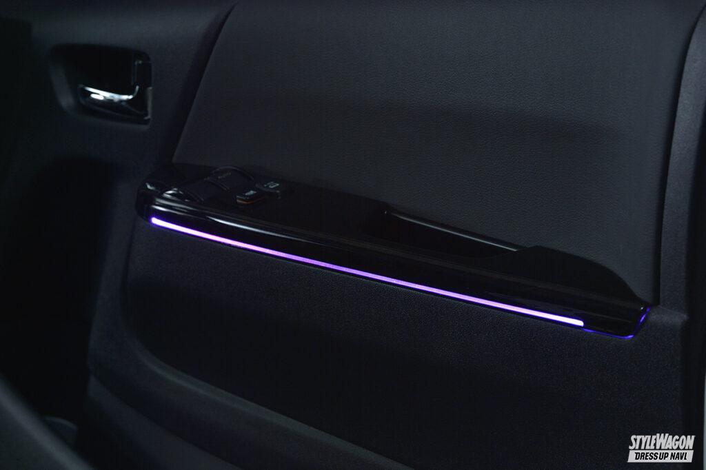 「選べる16色の調光機能付き！　アベストのスカイビューナイトラインで、トヨタ200系ハイエースの車内をムーディにライトアップ」の11枚目の画像