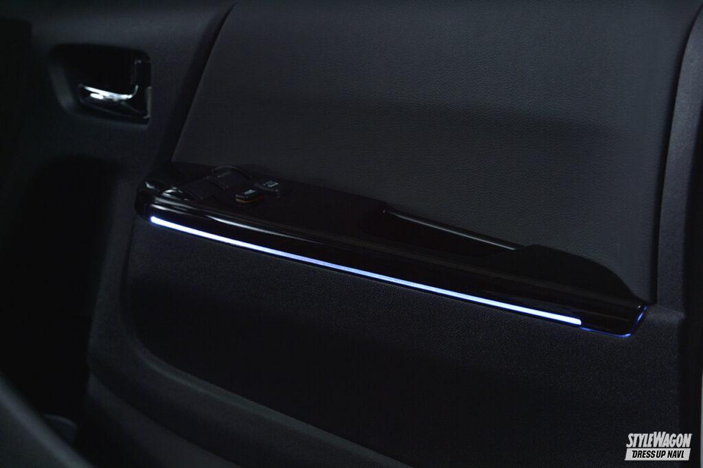 「選べる16色の調光機能付き！　アベストのスカイビューナイトラインで、トヨタ200系ハイエースの車内をムーディにライトアップ」の14枚目の画像