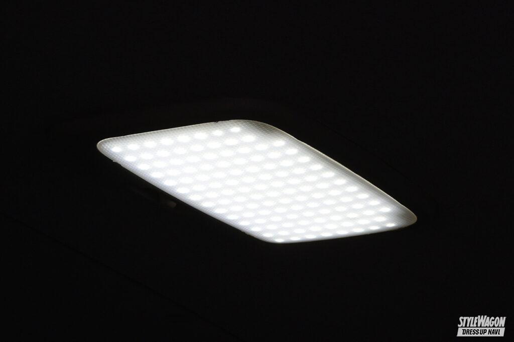 「点灯色の切り替えだけでなく、10段階で明るさ調整も可能！　ギャラクスのLEDルームランプセットが便利すぎる！ トヨタ200系ハイエース」の4枚目の画像