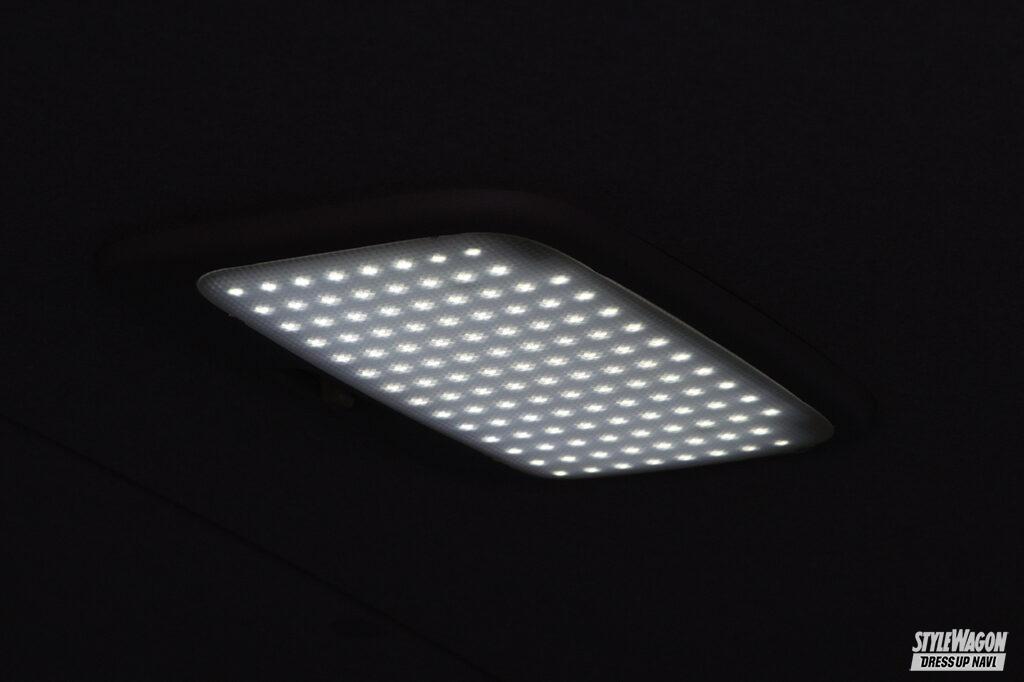 「点灯色の切り替えだけでなく、10段階で明るさ調整も可能！　ギャラクスのLEDルームランプセットが便利すぎる！ トヨタ200系ハイエース」の5枚目の画像
