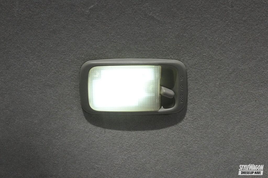 「点灯色の切り替えだけでなく、10段階で明るさ調整も可能！　ギャラクスのLEDルームランプセットが便利すぎる！ トヨタ200系ハイエース」の8枚目の画像
